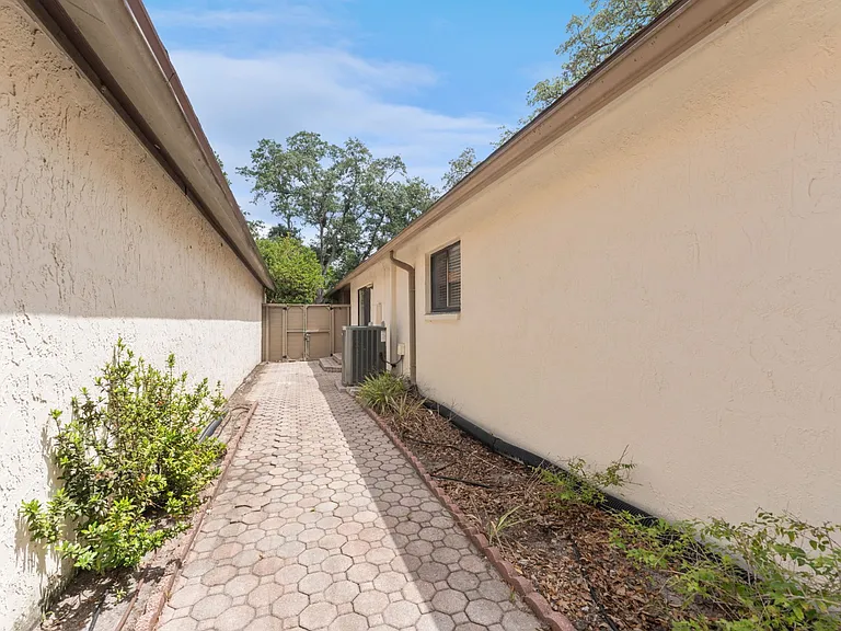 13721 Lazy Oak Dr — Photo 29