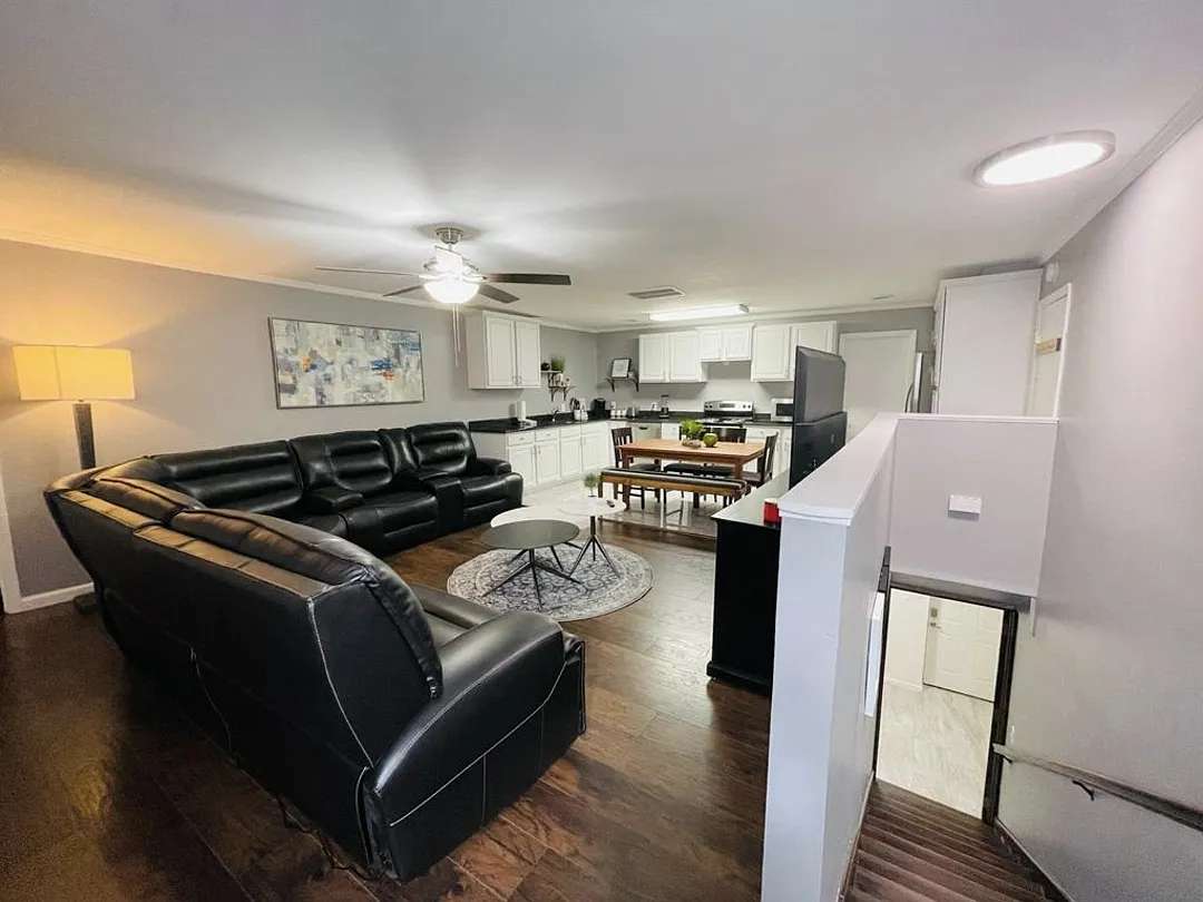 3 bed, $2,200 — Photo 2