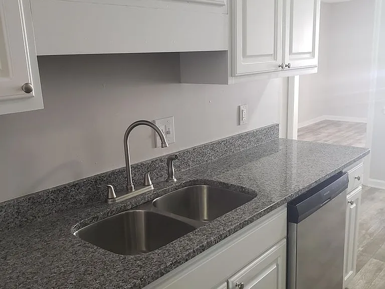 Waterway Crossing Apartments — Photo 16