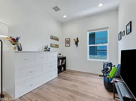 4th image of 3001 E Butler Ave