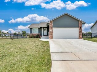 624 S Cattail St, Haysville, KS 67060