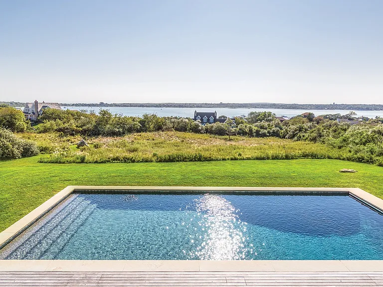 52 Startop Dr — Photo 2