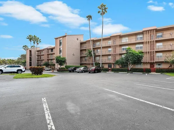 7220 Lake Circle Dr APT 301, Pompano Beach, FL 33063