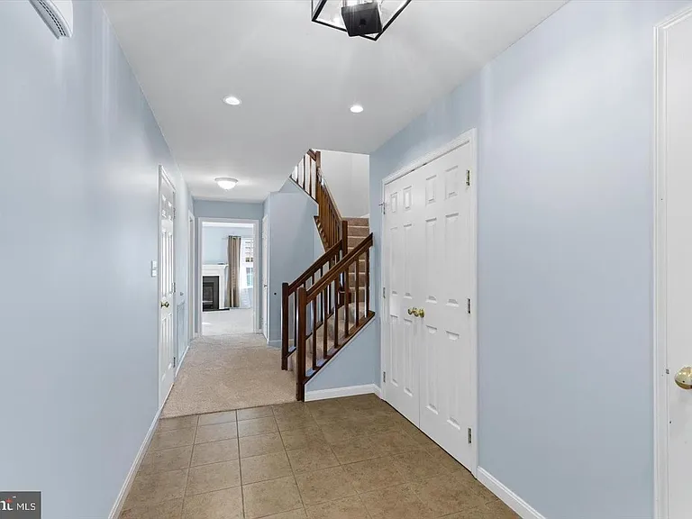 233 Thrush Dr — Photo 2
