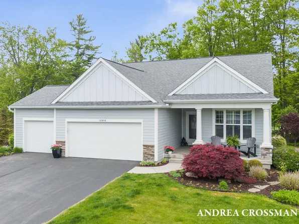 12694 Retreat Dr, Grand Haven, MI 49417