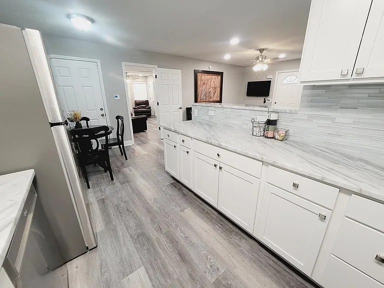 1906 Karen Ln — Photo 6