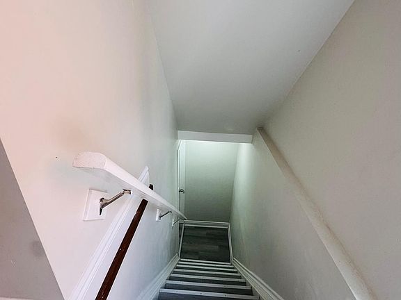 3rd image of 4204 Perivale Rd #Basement
