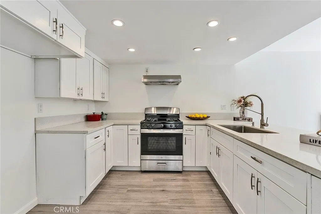 3 bed, 2.5 bath, 1281 sqft, $2,850 — Photo 3