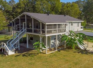 360 S Lakeside Dr, Huntsville, TX 77320