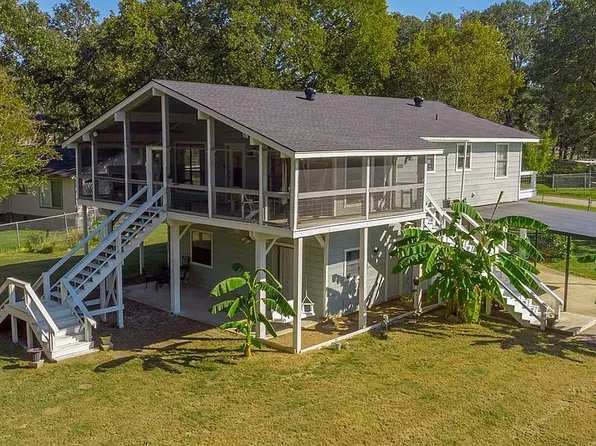 360 S Lakeside Dr, Huntsville, TX 77320