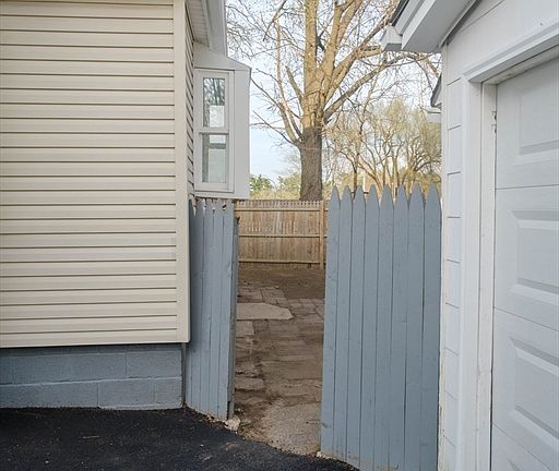 4th image of 23 Eldert St