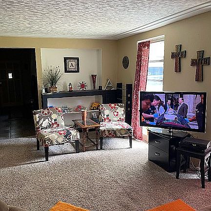 2nd image of 7130 N Pearl Pt