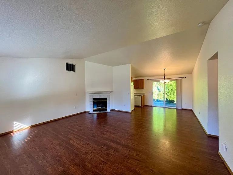 2422 Leach Ct SE — Photo 3
