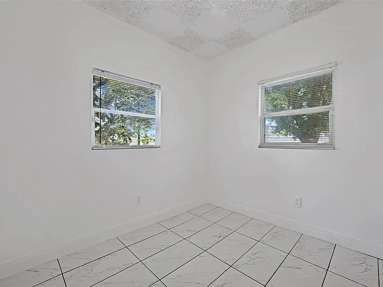1114 NW 39th St — Photo 9