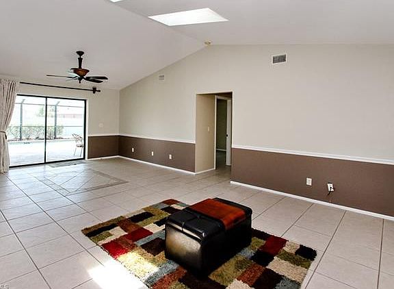 5th image of 4015 SW 1st Pl