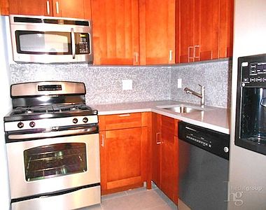 2nd image of 95 W 95th St APT 27G