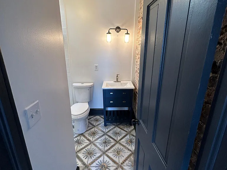 139 N Linwood Ave — Photo 15