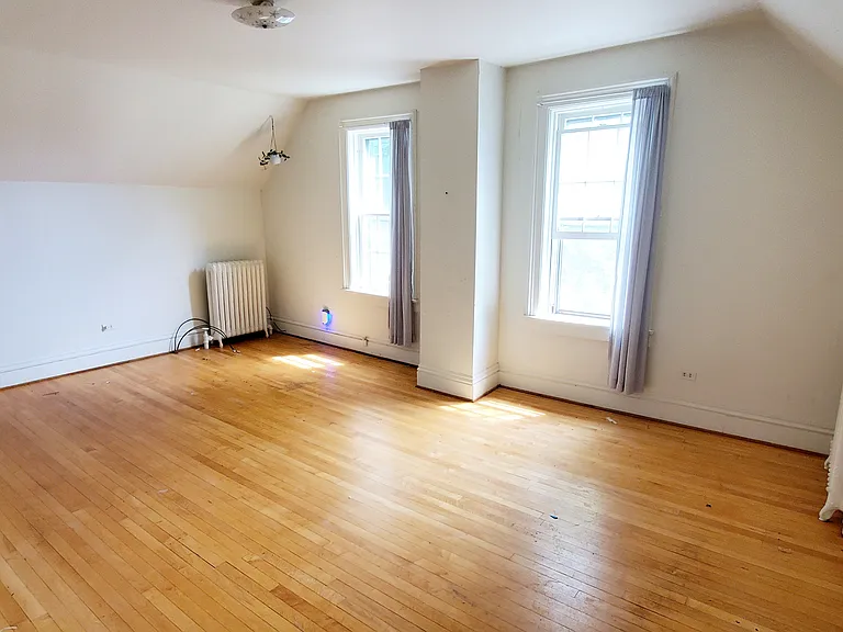 218 W Bluff St #2 — Photo 6