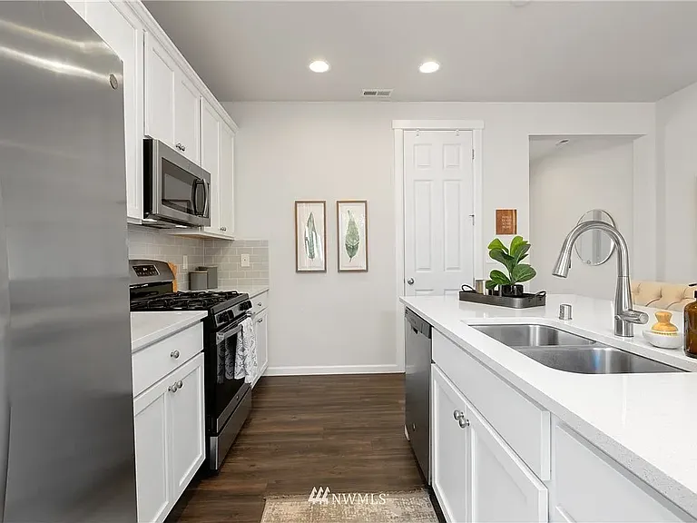 5733 84th Dr NE — Photo 11