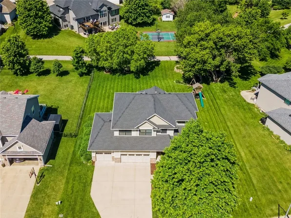 2902 147th St, Urbandale, IA 50323