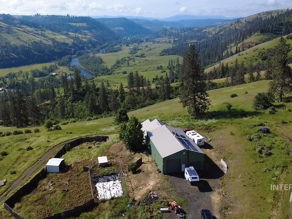 1st image of 204 Canyon Dr