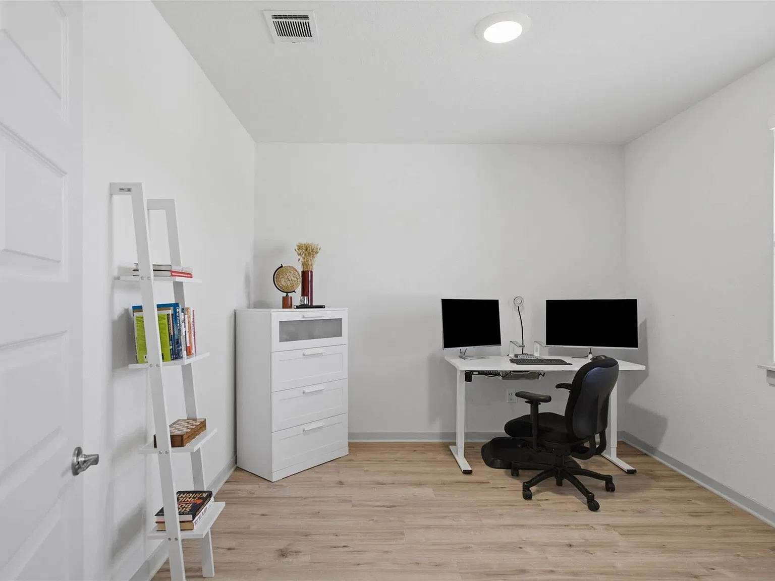 4 bed, 2.0 bath, 2178 sqft, $2,400 — Photo 4
