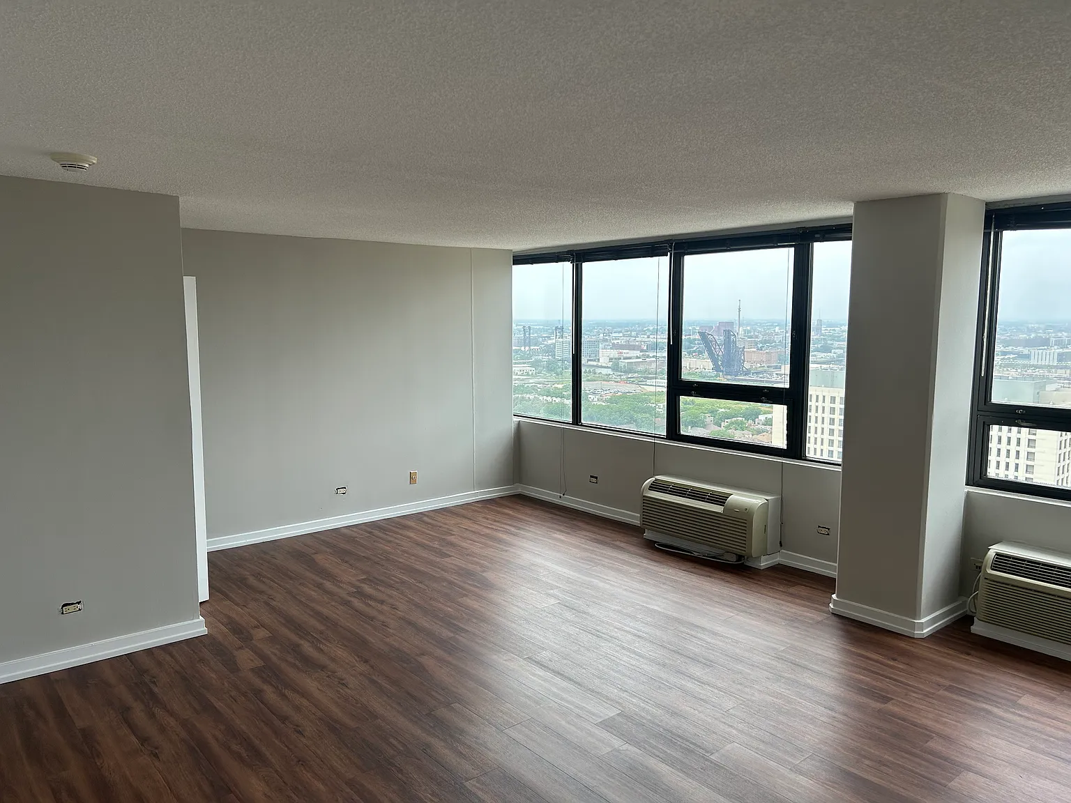 Studio, 1.0 bath, 567 sqft, $2,104 — Photo 2