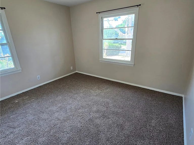 4934 Luther St — Photo 11