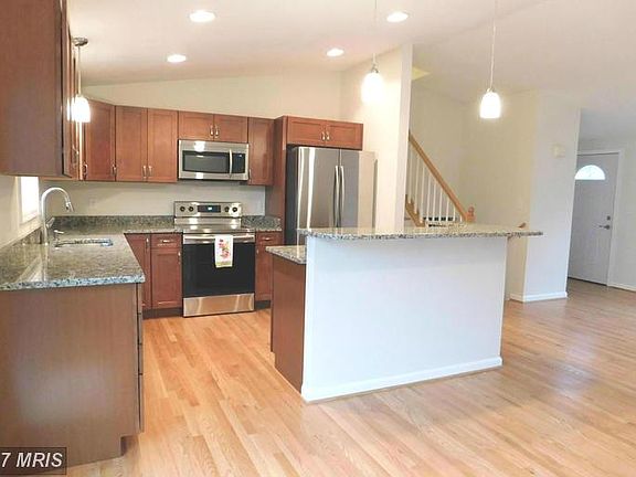 3rd image of 2940 Beaver Brook Ct