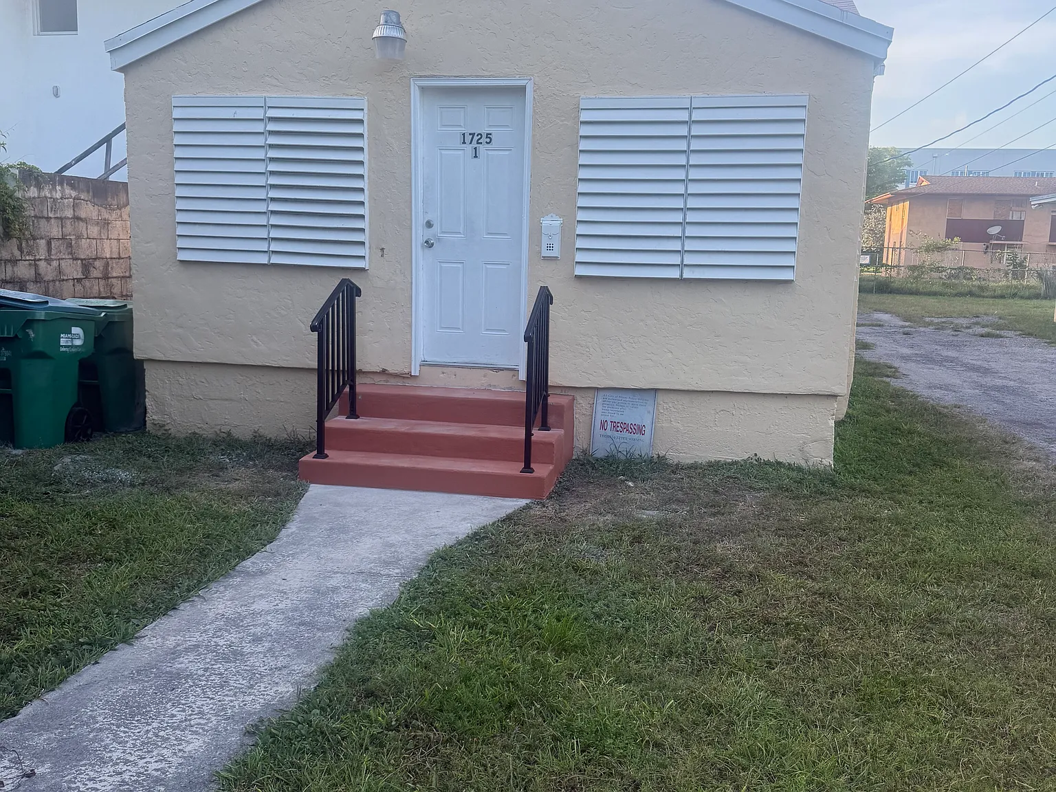 3 bed, 900 sqft, $2,200 — Photo 1