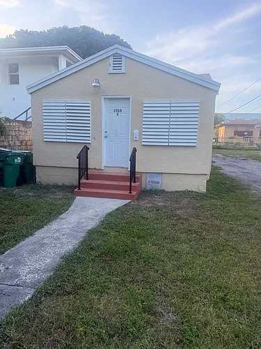 1725 NW 59th St Photo 1