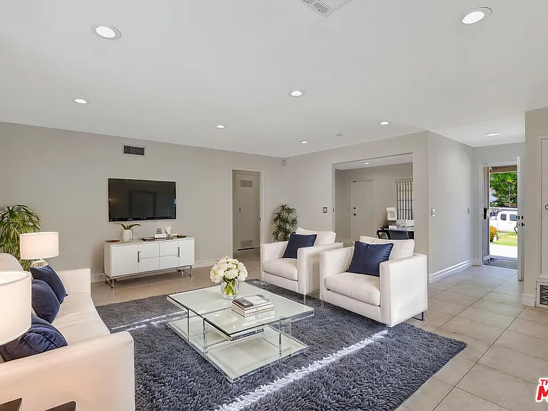 6421 Franrivers Ave — Photo 8