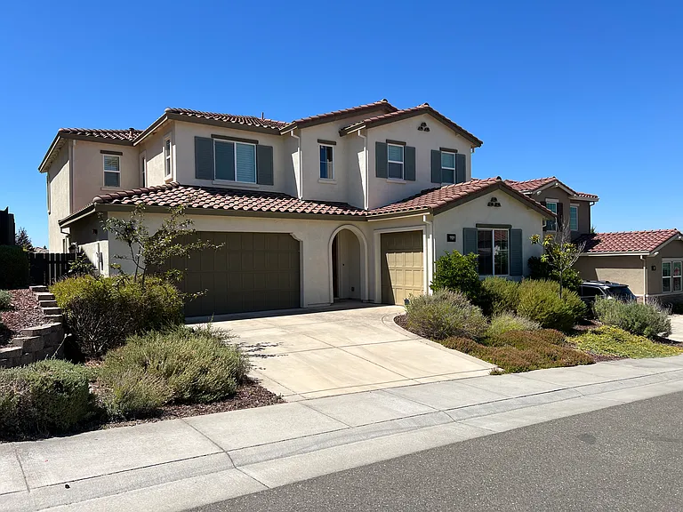 2410 Trail Dust Ln — Photo 1
