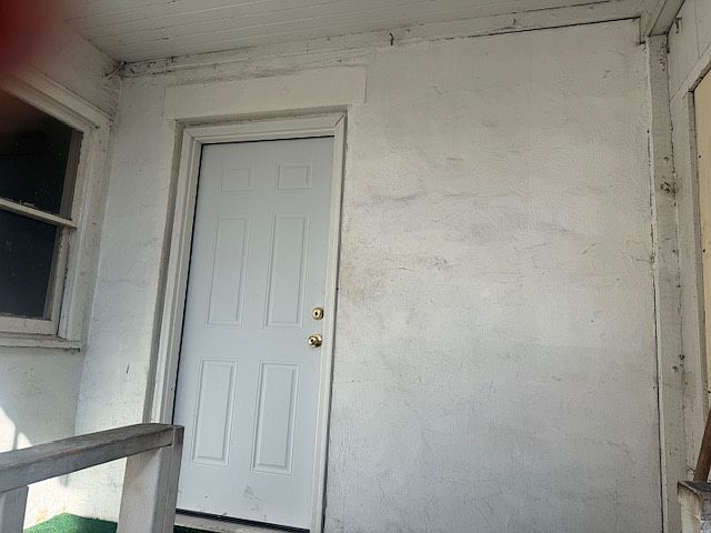 1st image of 115 W Commercial St