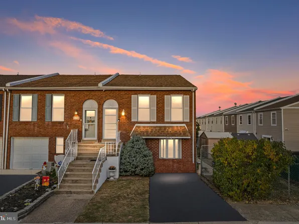 10710 E Pelle Cir, Philadelphia, PA 19154