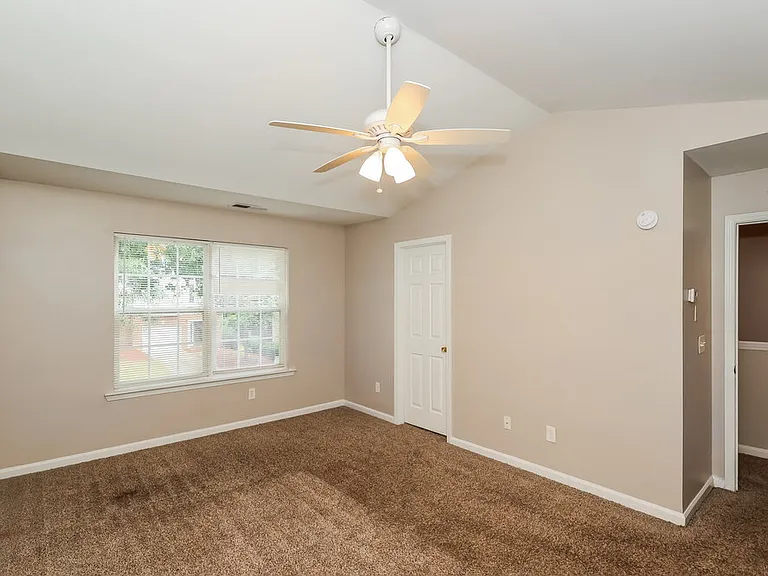 713 Celeste Ln SW — Photo 9