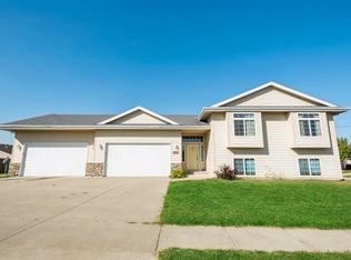 318 NE Maple St, Elkhart, IA 50073