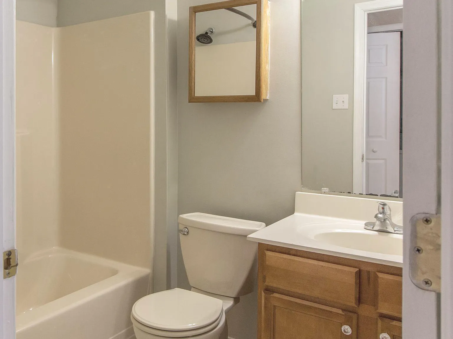2 bed, 1136 sqft, $1,825 — Photo 3