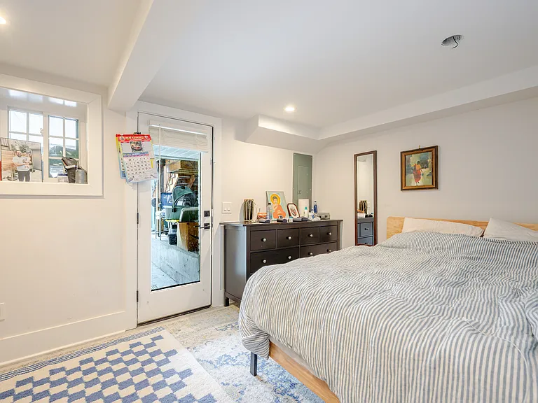 1107 7th St NE — Photo 5