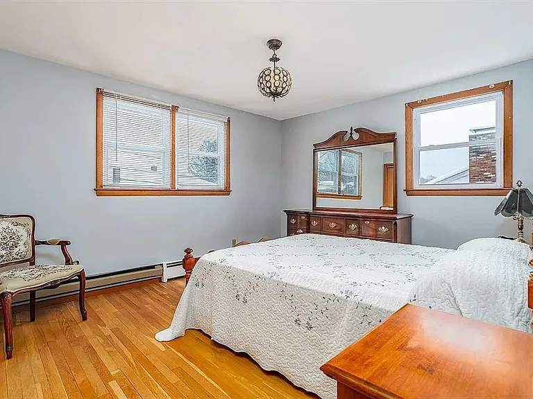 Robin Rd — Photo 1
