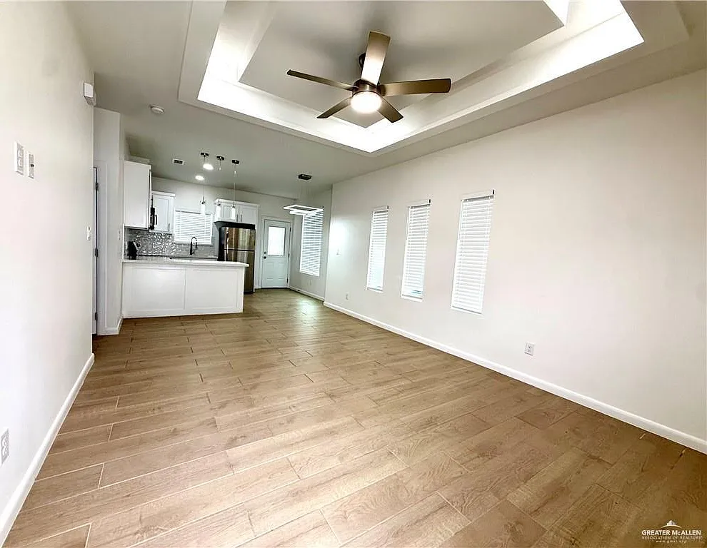 2 bed, 2.0 bath, 905 sqft, $1,050 — Photo 2