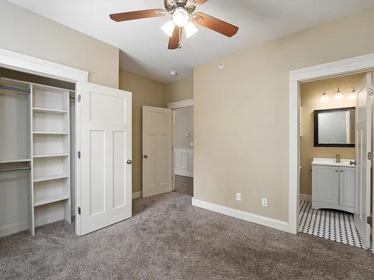 1040 E Walnut St #D — Photo 11