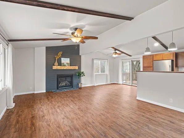 9456 W Lake Camelot Dr, Mapleton, IL 61547