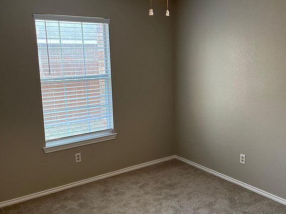 4th image of 2609 Silver Creek Ct