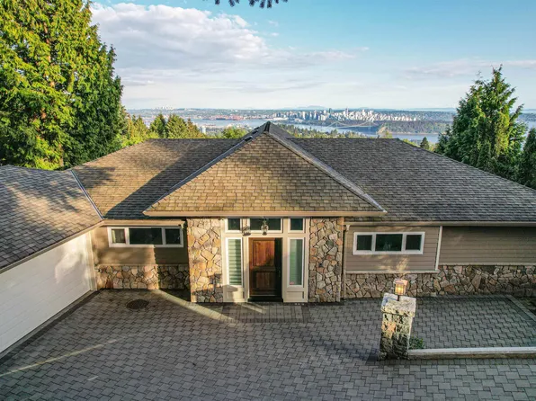 1371 Burnside Rd, West Vancouver, BC V7S 2P6