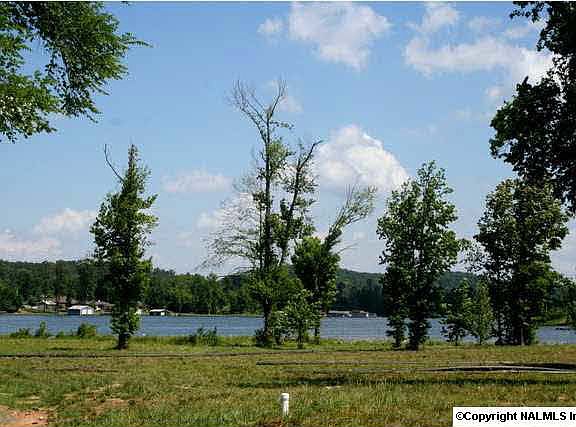 4th image of 129 Lake Creek Dr