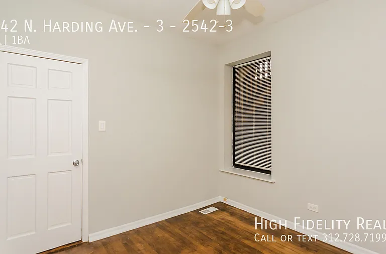2542 N Harding Ave #3 — Photo 7