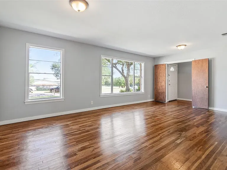 1100 Cedar St — Photo 4