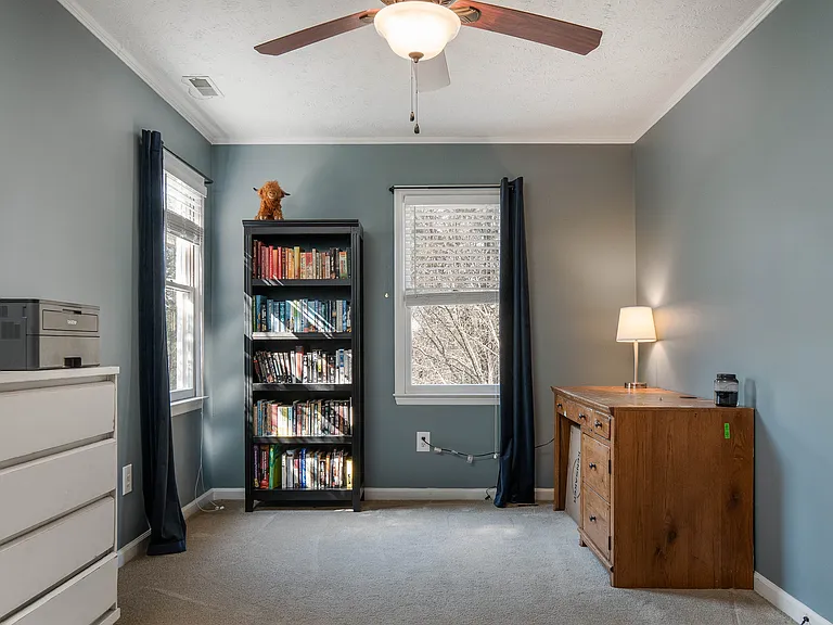 864 Hilton Dr — Photo 23