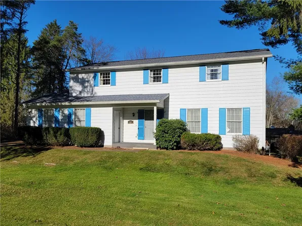 109 S Skytop Rd, Edinboro, PA 16412